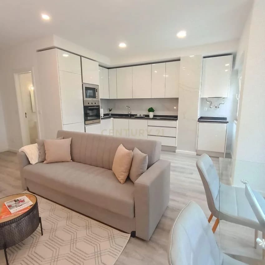T2 flat for rent in estrada de Benfica, 694