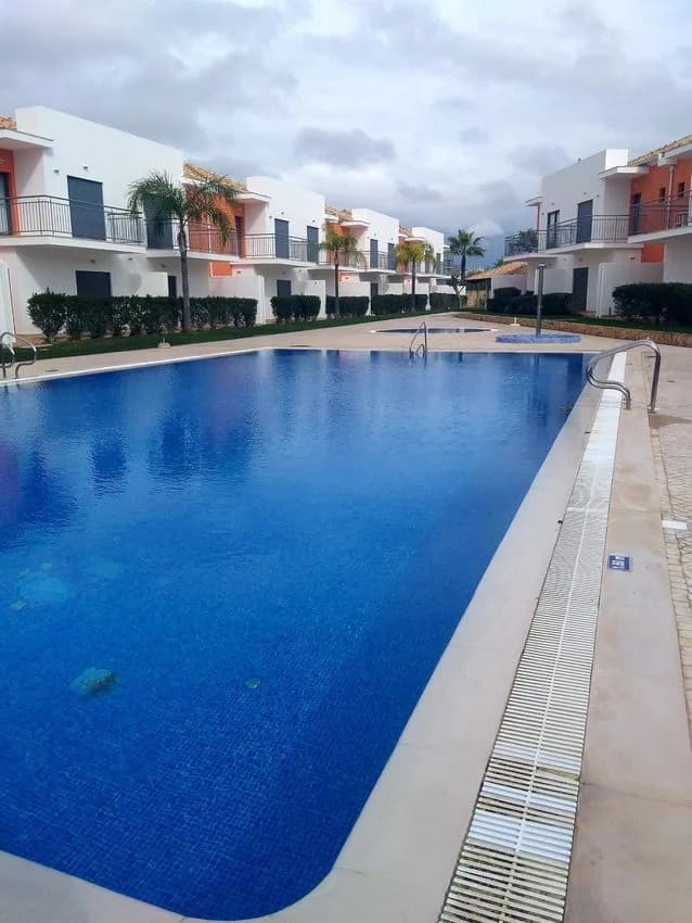 Terraced house for rent in Vila de Pêra