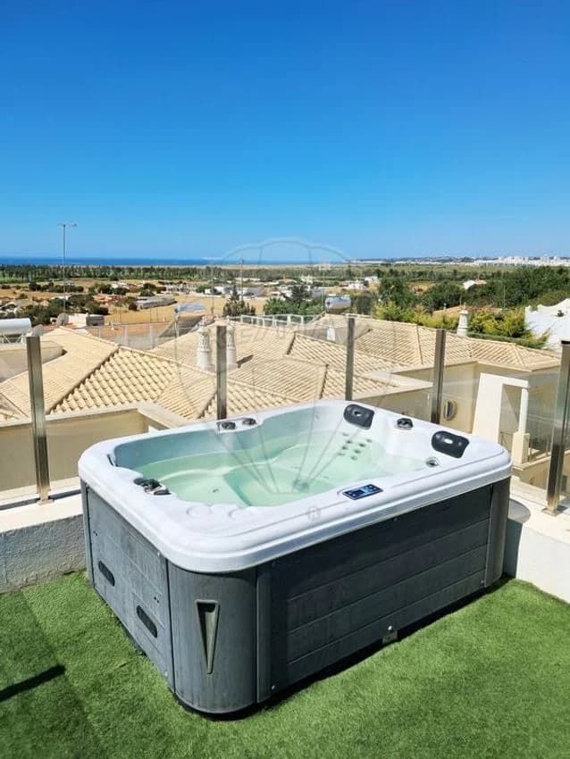 Detached house for rent in Estrada Sem Nome