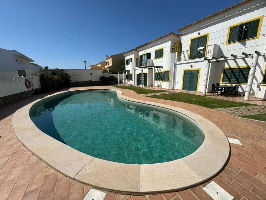 Duplex for rent in Rua das Cotovias, 18 Lote