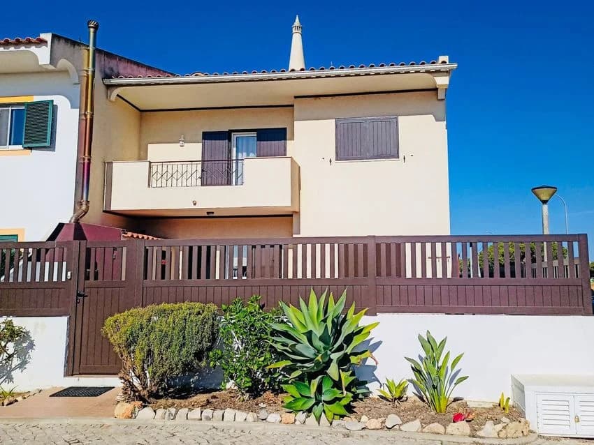 Semi-detached house for rent , Urbanização Vale das Almas