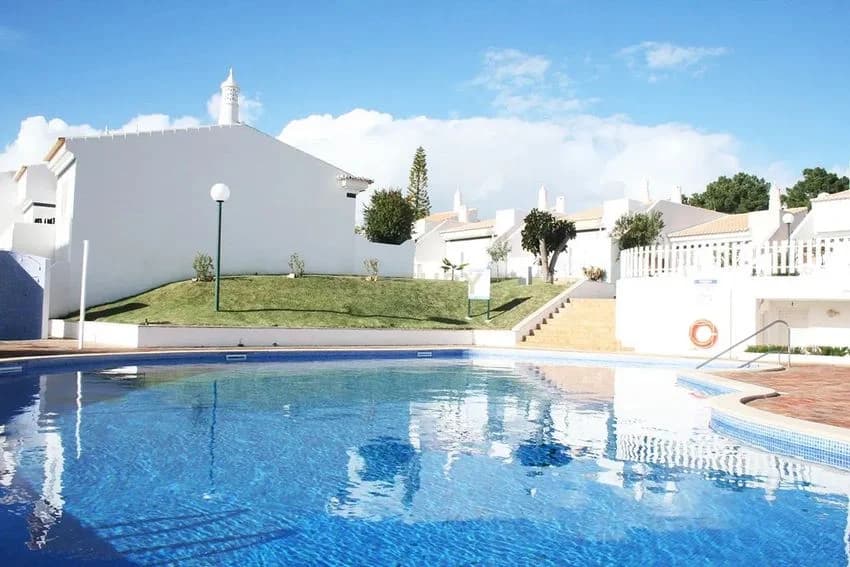 Detached house for rent in Avenida do Parque, 42