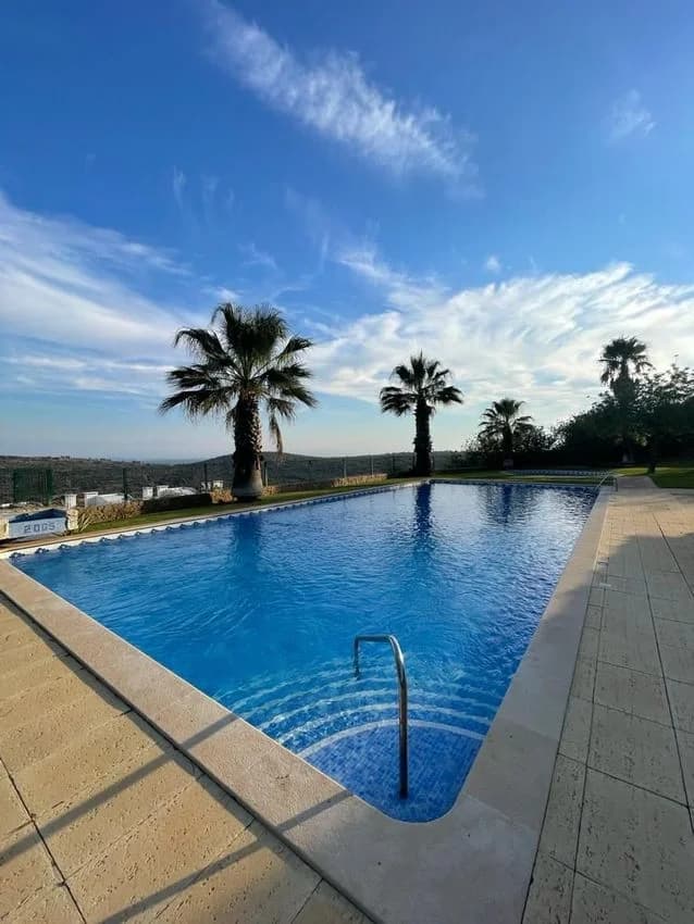 Terraced house for rent in Estrada da Picota