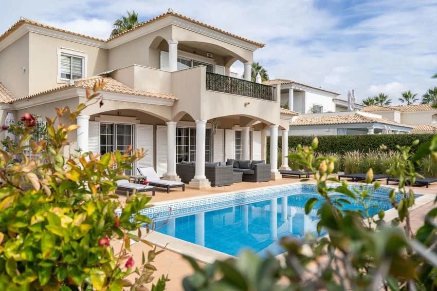 Detached house for rent in Vale do Garrão - Varandas do Lago - Quinta da Salinas