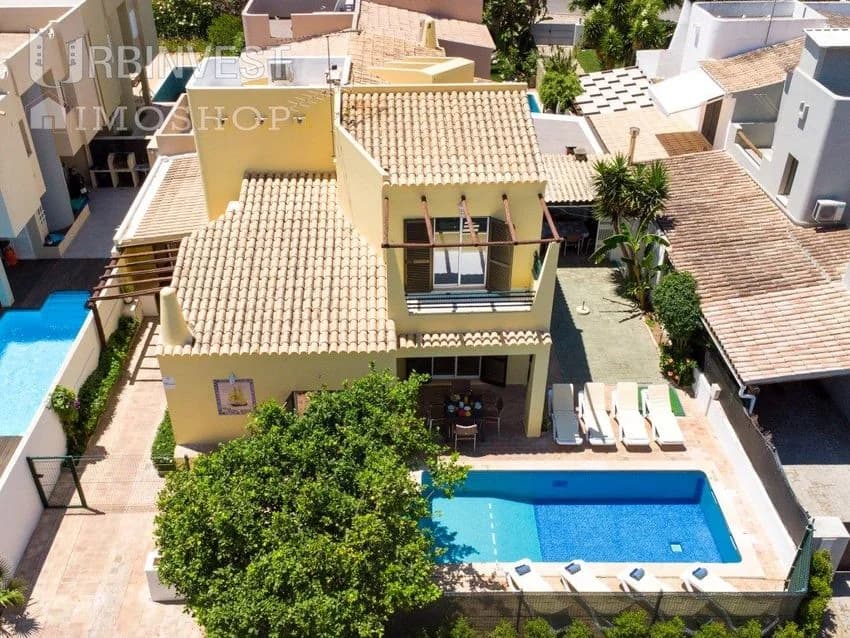 Detached house for rent in Travessa do Equador