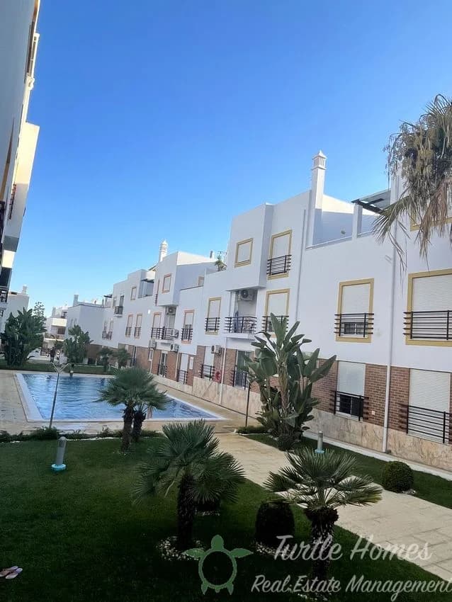 T2 flat for rent in Rua da Abobora