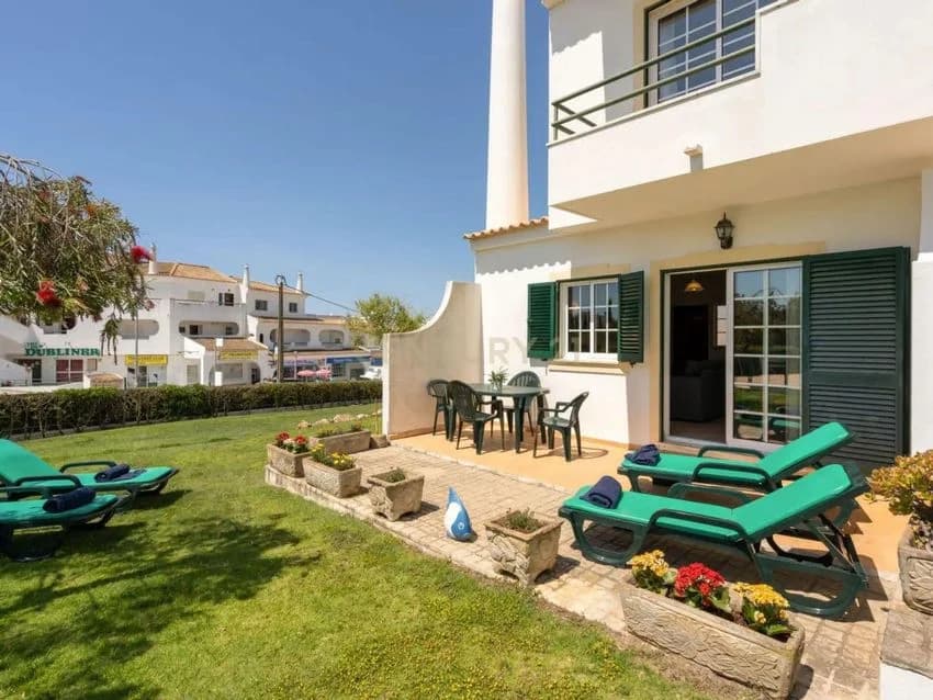 Detached house for rent in Rua da Bússola, 13