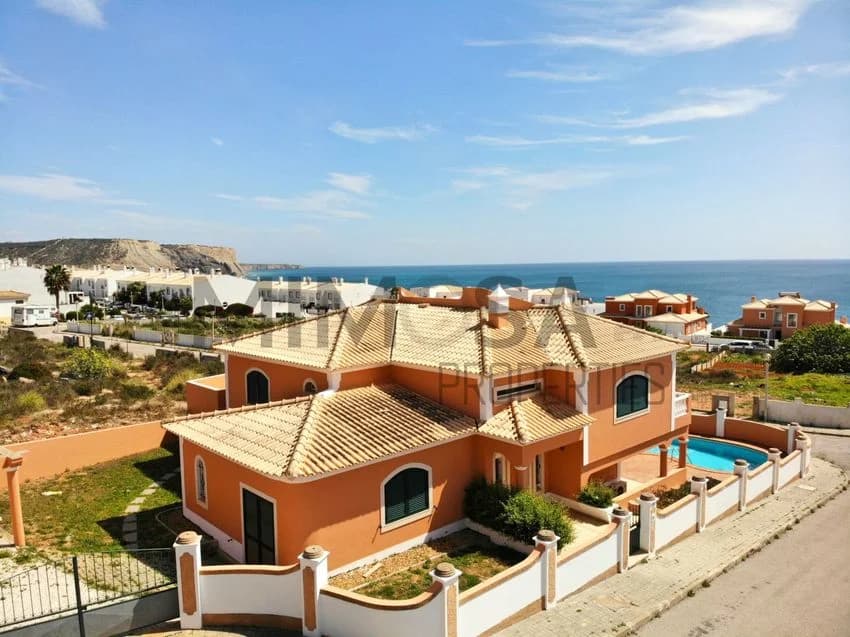Detached house for rent in Rua Inês da Conceição Conde, 28