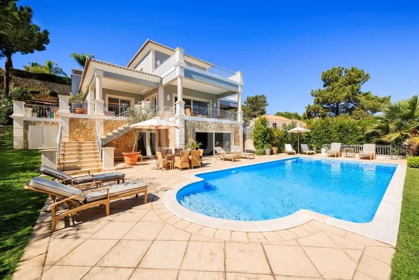 Detached house for rent in Rua da Encosta