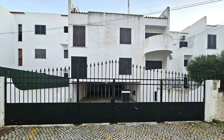 T2 flat for rent in Rua de Tânger Nn
