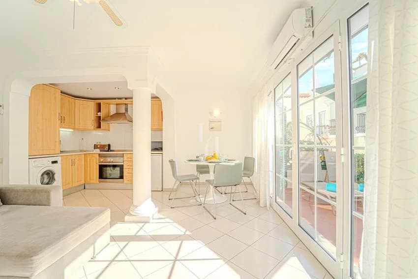 T2 flat for rent in Largo da Igreja Nn