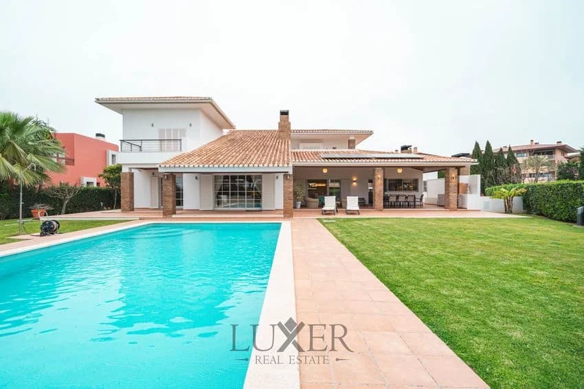Detached house for rent in Caminho do Millenium, 38