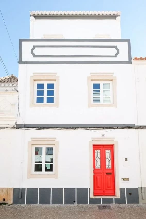 Semi-detached house for rent in Rua Poeta Emiliano da Costa