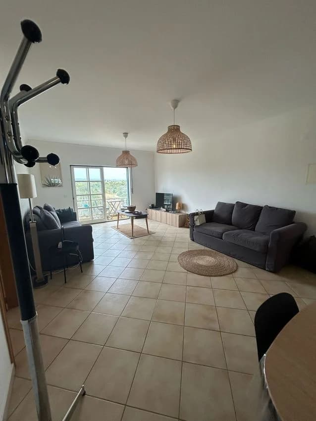 T2 flat for rent in Rua da Cruz Vermelha Portuguesa Nn