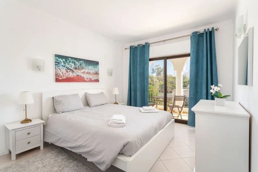 T2 flat for rent in Estrada do Farol, 83