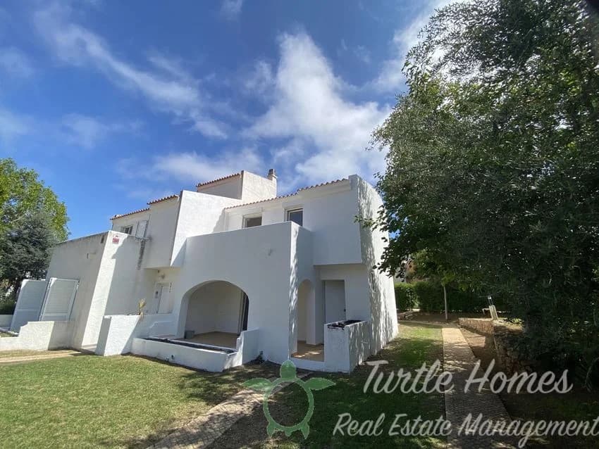 Semi-detached house for rent in Rua da Botelha