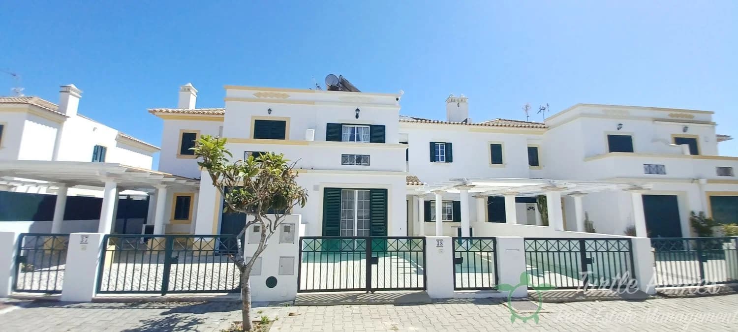 Terraced house for rent in Rua do Ti Sardinhita