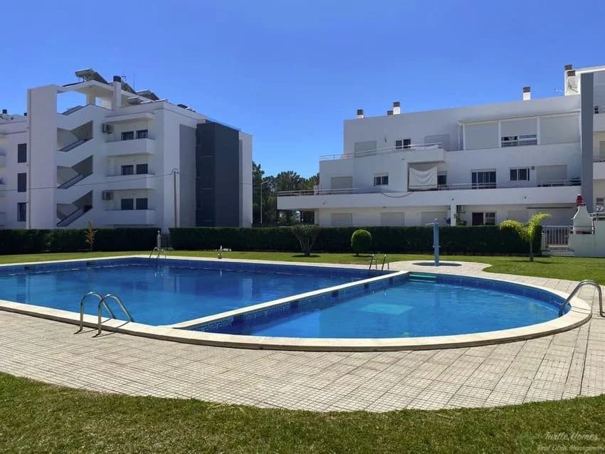 T2 flat for rent in Rua do Pneco