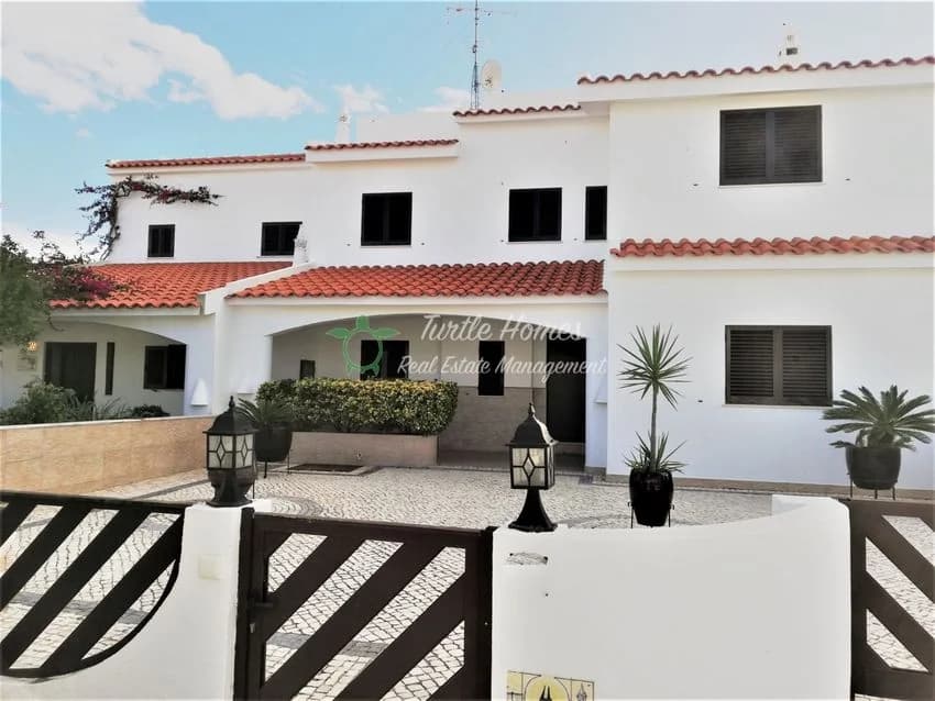 Terraced house for rent in Rua Duque de Saldanha
