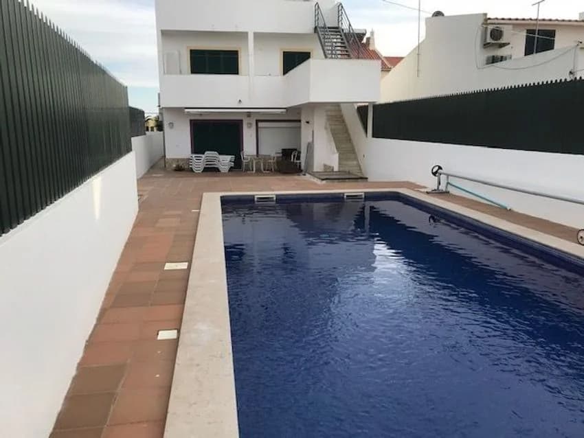 Semi-detached house for rent in Rua da Praia, 4