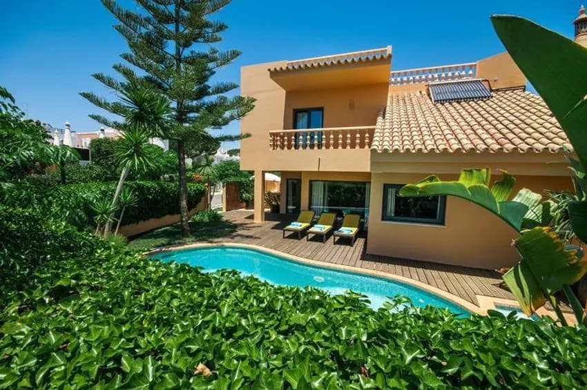 Detached house for rent in Hilton - Rua do Brasil