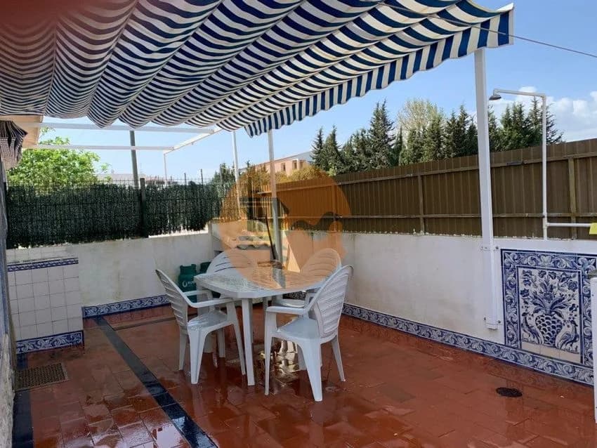 Semi-detached house for rent in Manta Rota