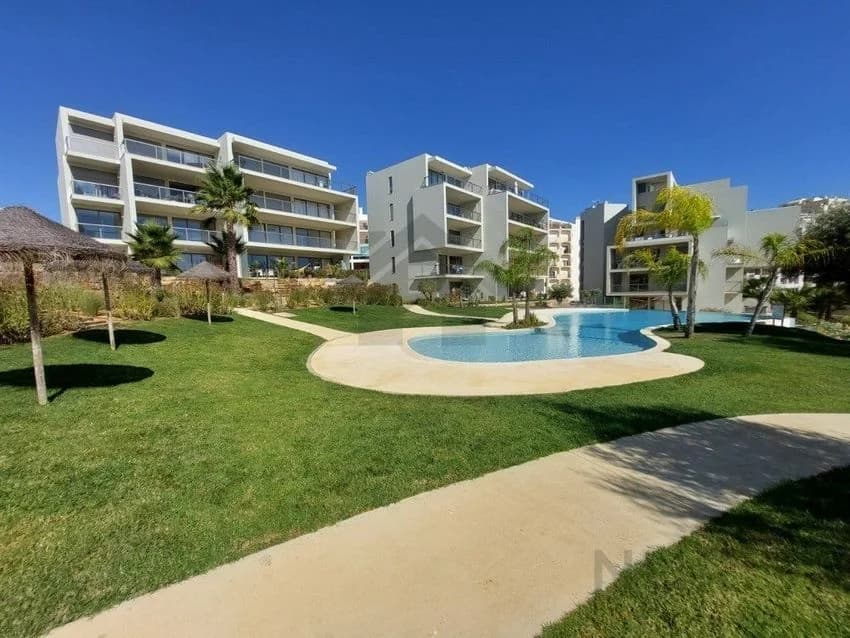 T2 flat for rent in Rua Agosto Azul
