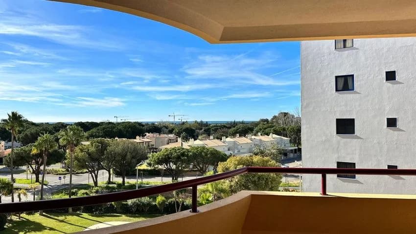 T4 flat for rent in Rua dos Estados Unidos da América
