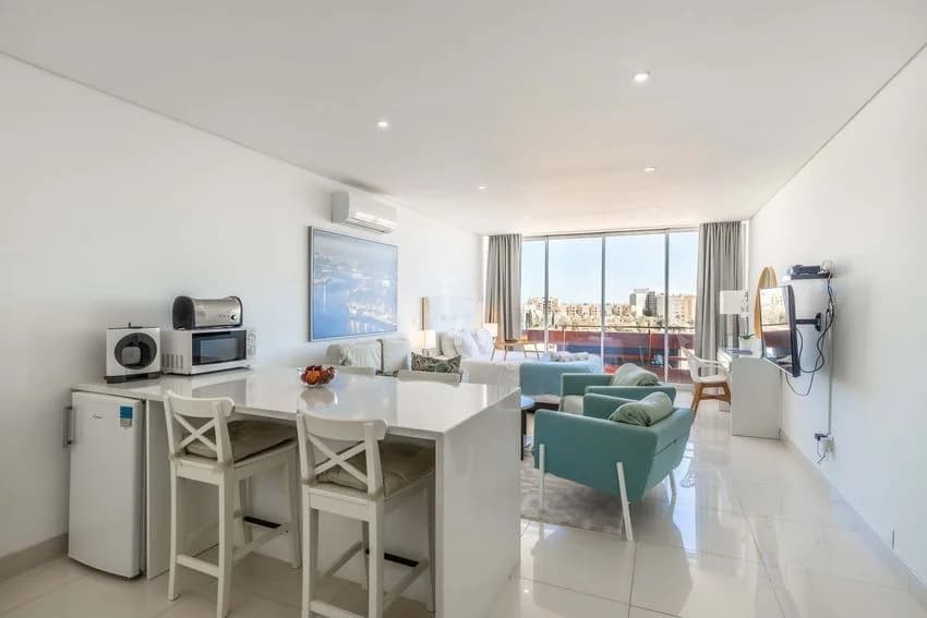 T0 studio flat for rent in Largo Neptuno