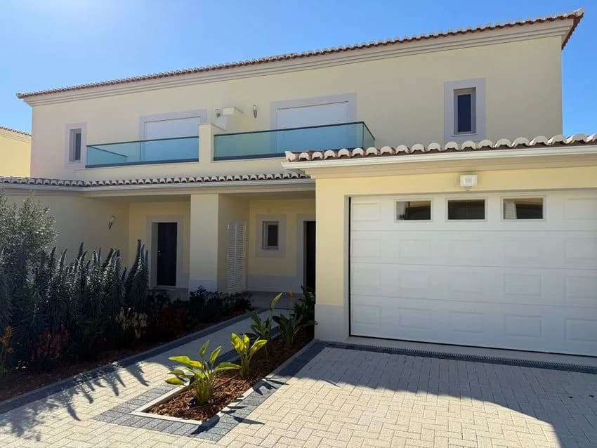 Terraced house for rent in Rua dos Albatrozes