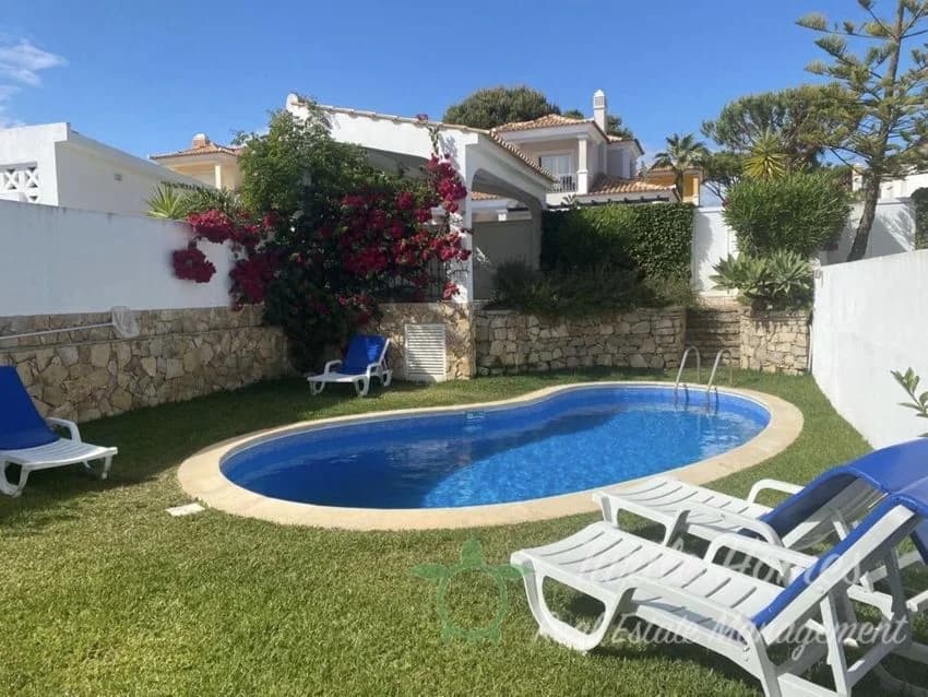 Terraced house for rent in Rua da Bolivia