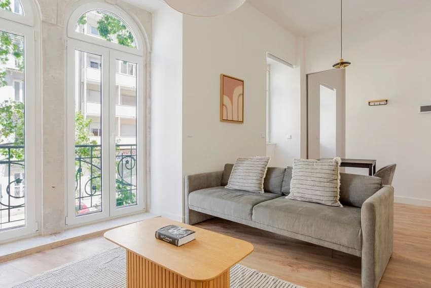 T1 flat for rent in rua Luciano Cordeiro
