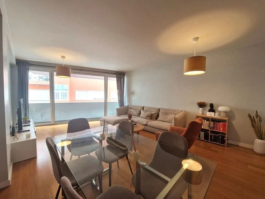 T2 flat for rent in Algés