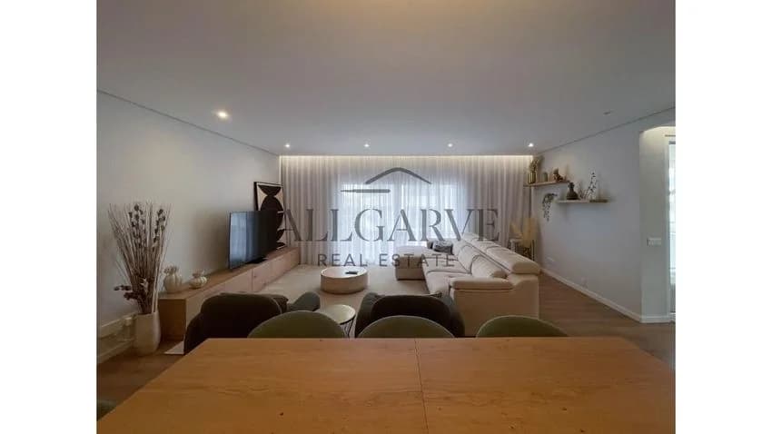 T3 flat for rent in Rua João Simões Tavares