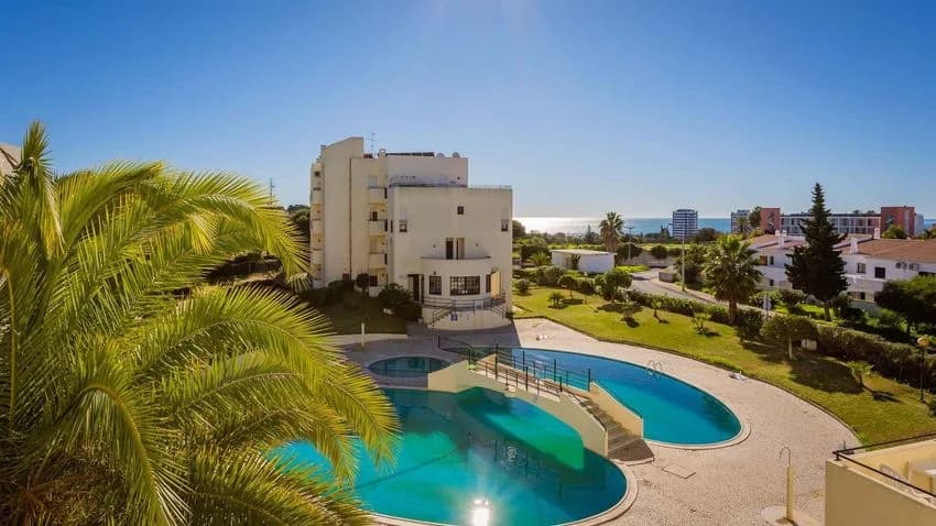 T2 flat for rent in Rua Ferreira Castro