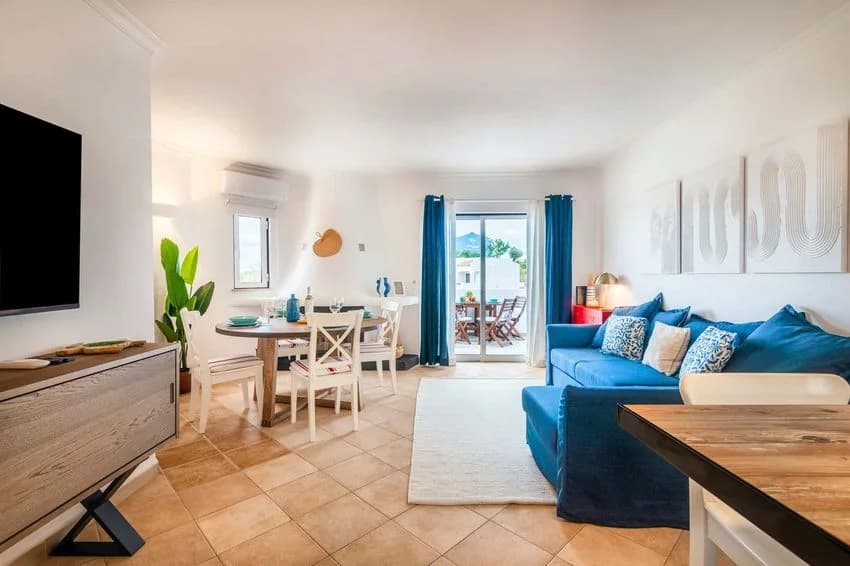 T2 flat for rent in Estrada de Ferreiras