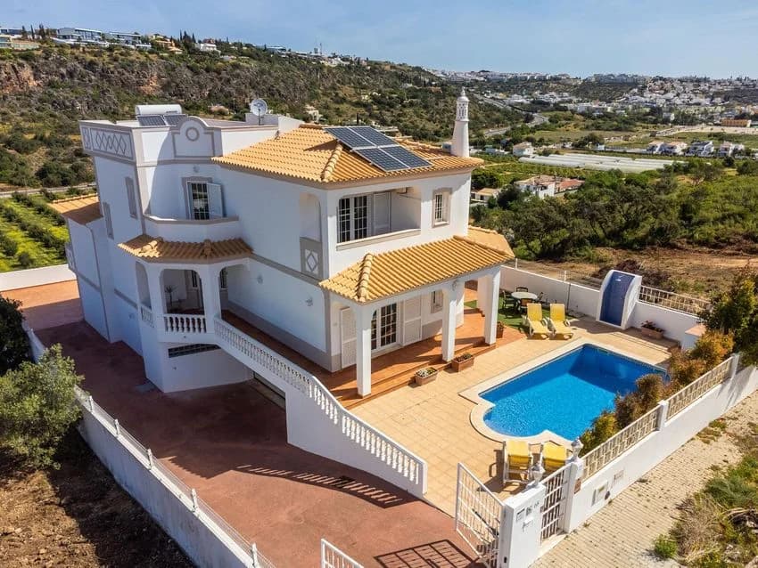 Detached house for rent in São Rafael