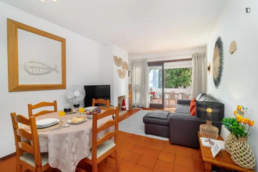 T2 flat for rent in Estrada de Albufeira