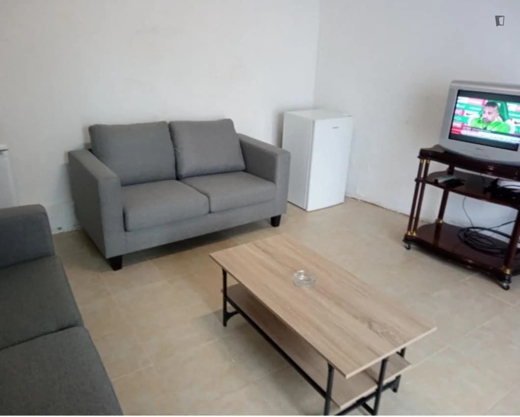 T6 flat for rent in Rua Dona Teresa Ramalho Ortigão