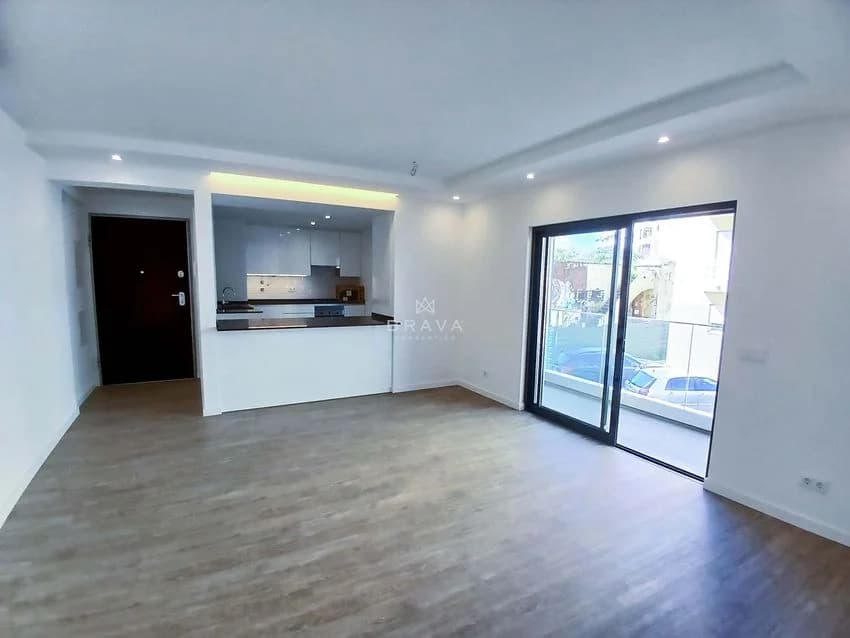 T2 flat for rent in Baixa