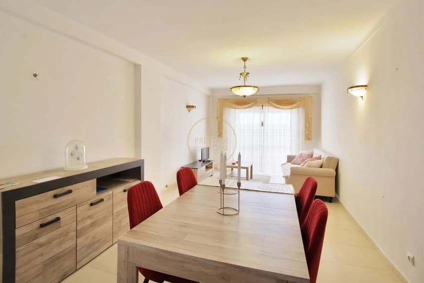 T2 flat for rent in Rua General Leonel Vieira Nn