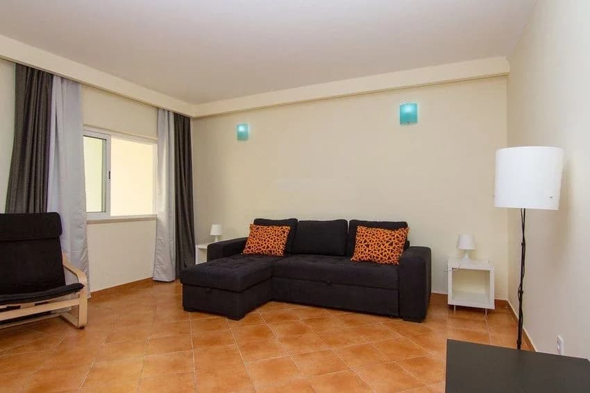 Semi-detached house for rent in Rua Jaime Palhinha, 29