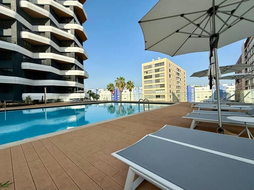 T4 flat for rent in avenida Fernando Pessoa, 10