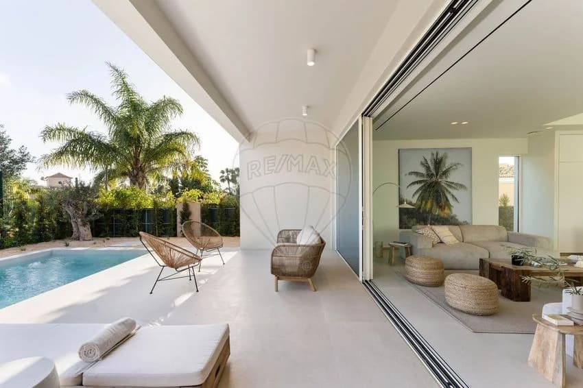 Detached house for rent in Santa Bárbara de Nexe