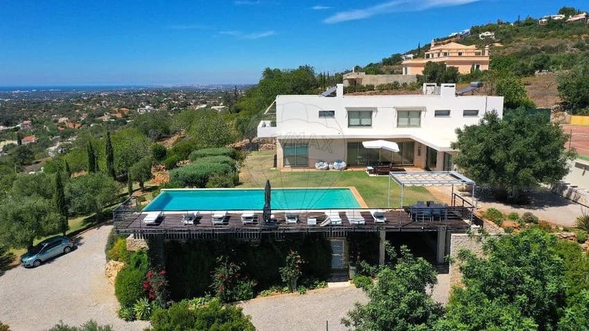 Detached house for rent in Santa Bárbara de Nexe