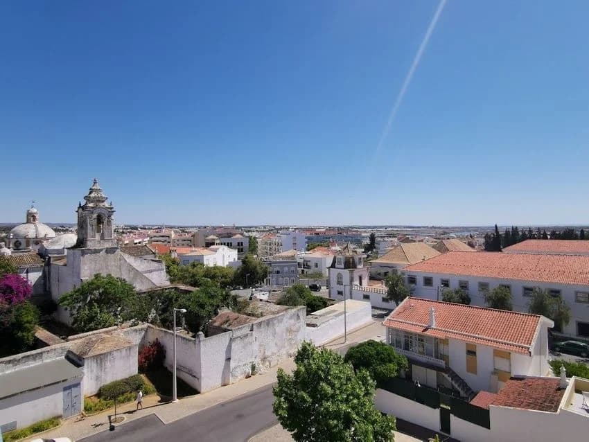 Duplex for rent in Rua Francisco Sá Carneiro