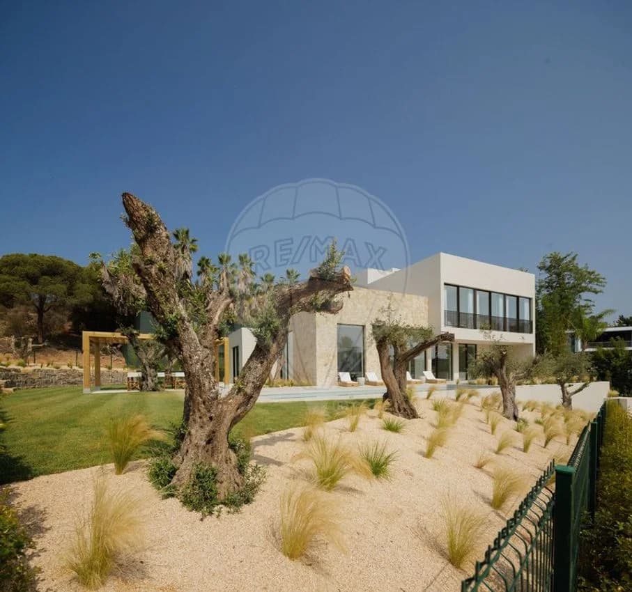 Detached house for rent in Santa Bárbara de Nexe