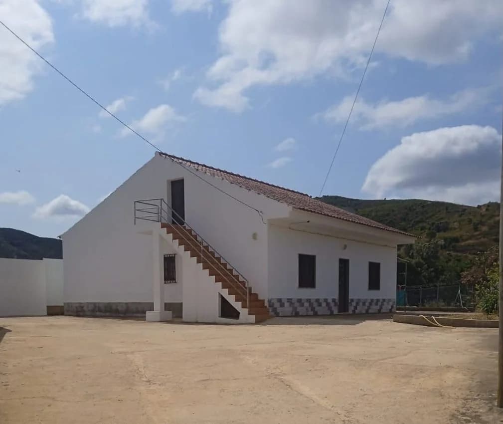 Detached house for rent in Alferce