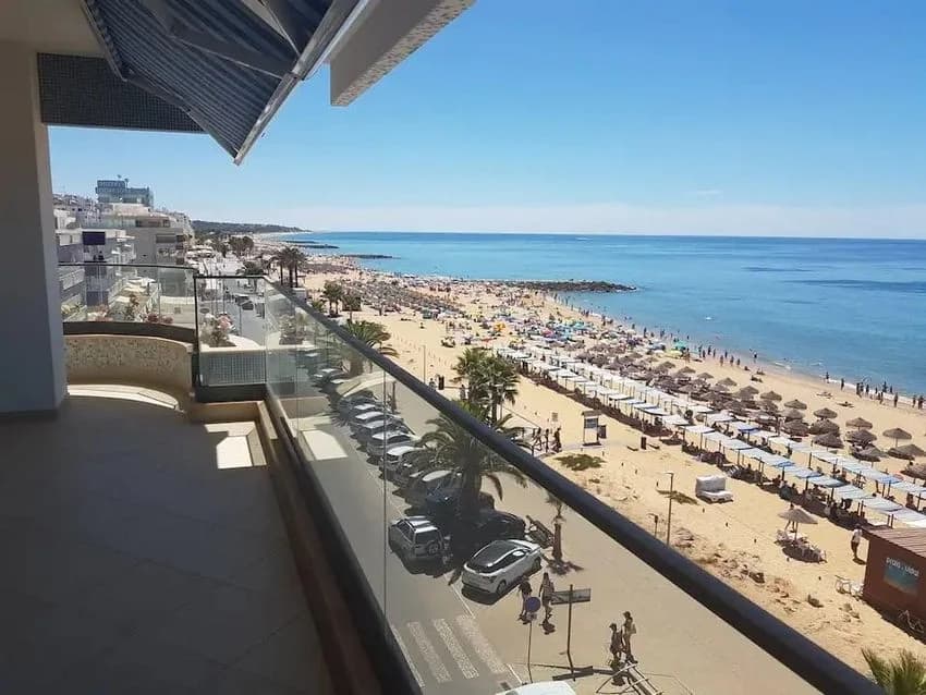 Penthouse for rent in Rua Egas Moniz