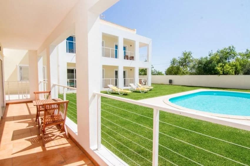 Semi-detached house for rent in Rua Jaime Palhinha, 29